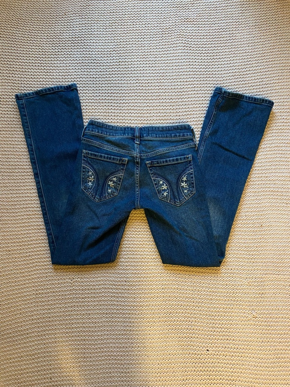 ✰ hollister low-rise medium wash bootcut jeans with embroiderd pockets ✰